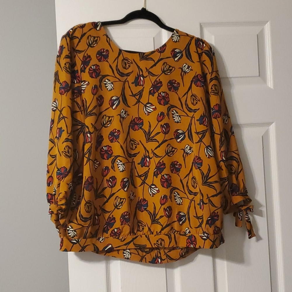 MauricesTie sleeve blouse with key hole back